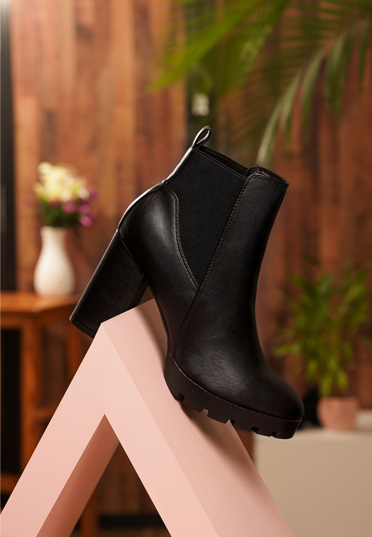 bolt block heeled chelsea boots#color_black
