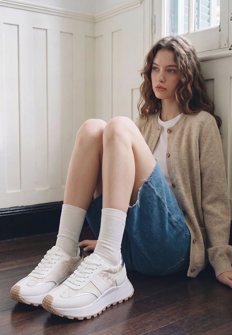 squeaker colorblocked casual sneakers#color_white-smooth