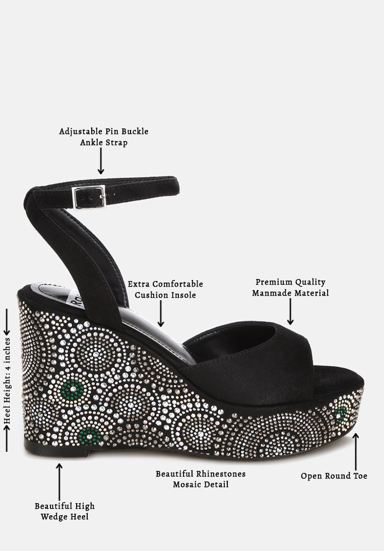 Tacones de cuña adornados con patrón geométrico#color_black