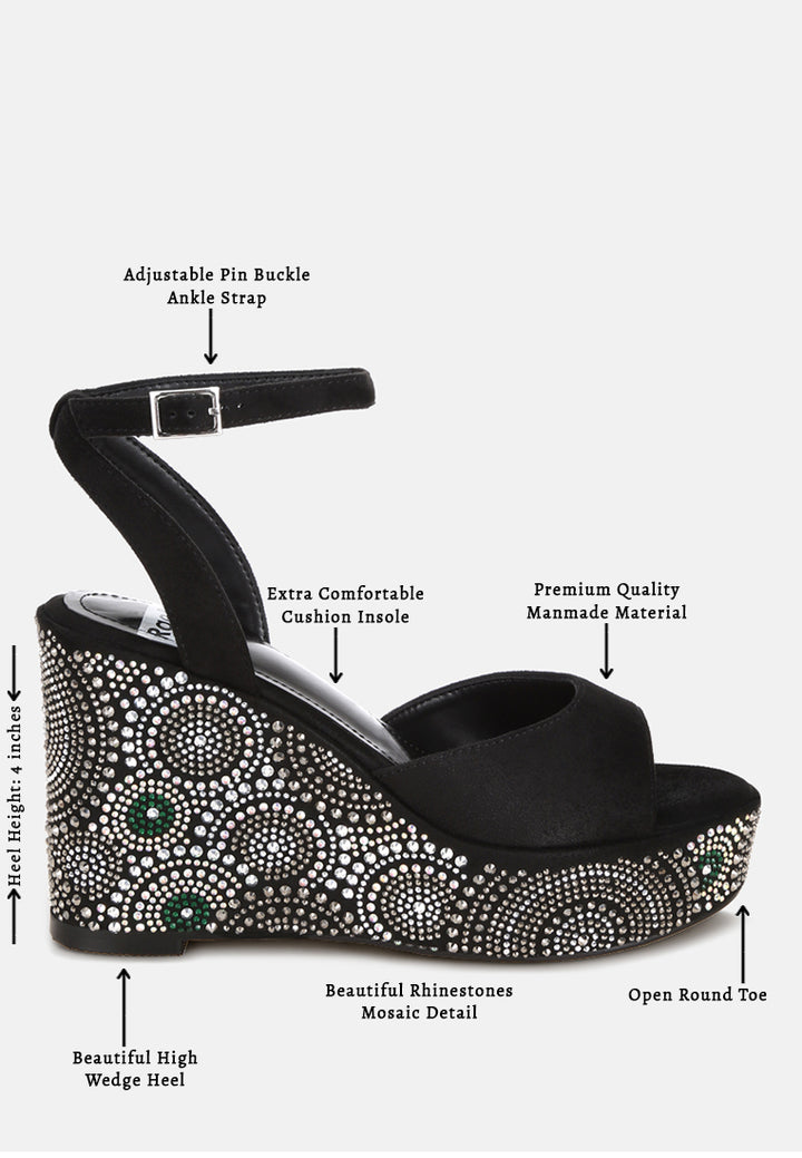 Tacones de cuña adornados con patrón geométrico#color_black
