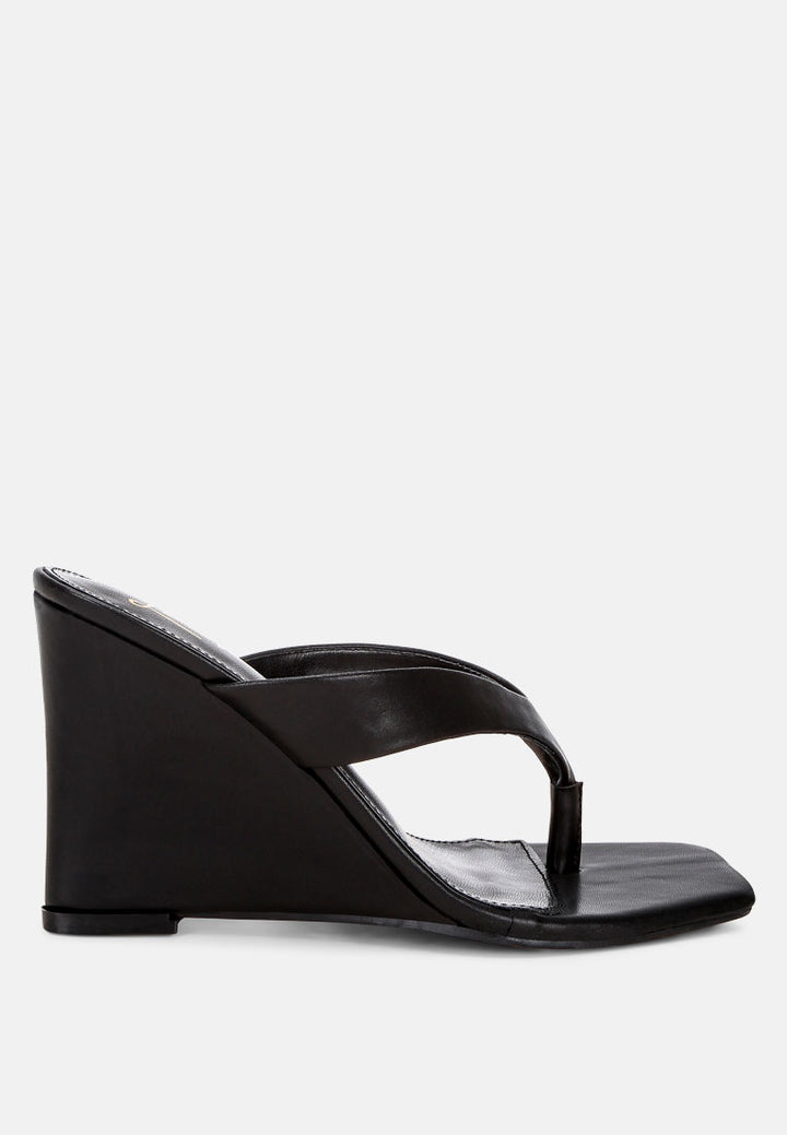 amilta square toe thong heels#color_black-smooth