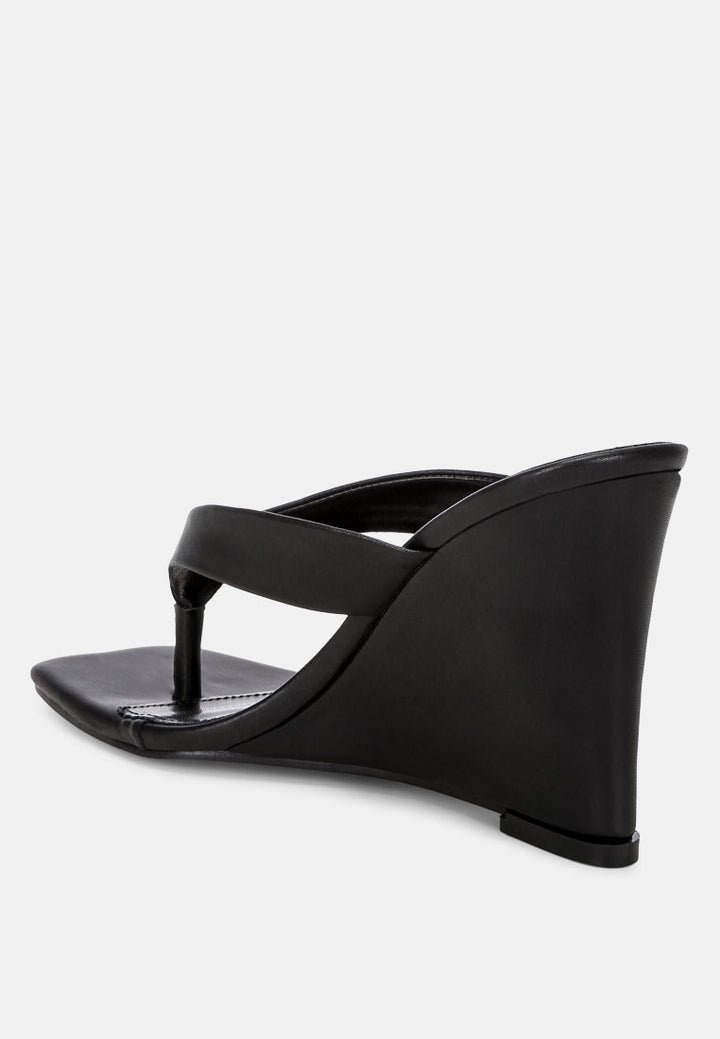 amilta square toe thong heels#color_black-smooth