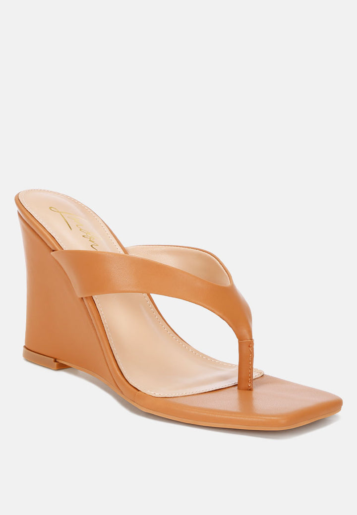 amilta square toe thong heels#color_tan-smooth
