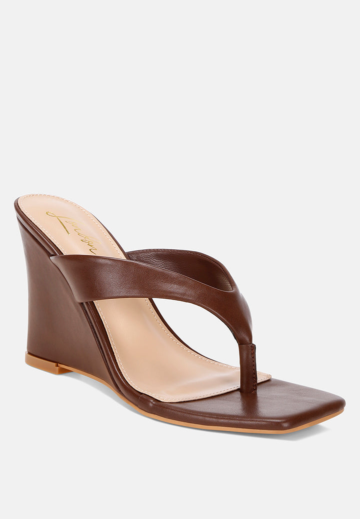 amilta square toe thong heels#color_brown-smooth
