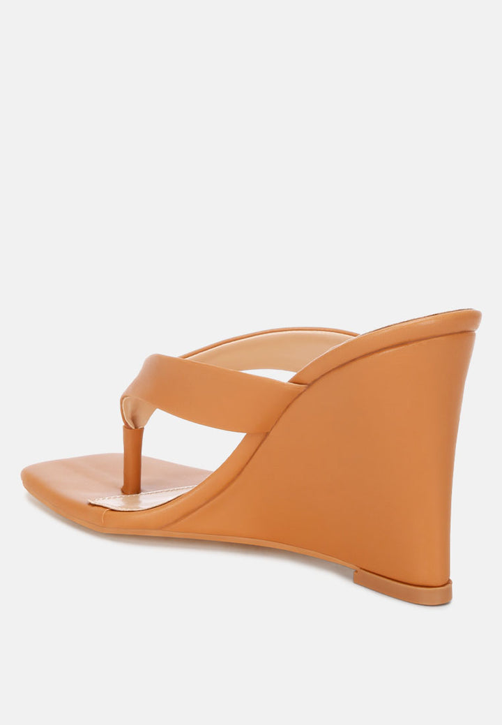 amilta square toe thong heels#color_tan-smooth