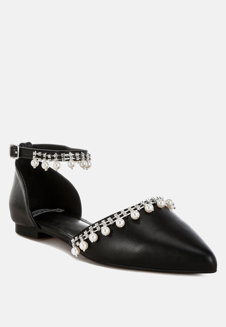 Sandalias planas con correa en el tobillo con perlas y diamantes de imitación aouva#color_black