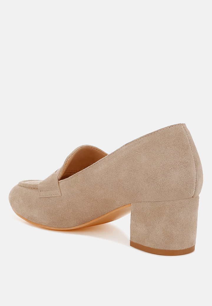 mocasines astra de ante con tacón en bloque#color_sand