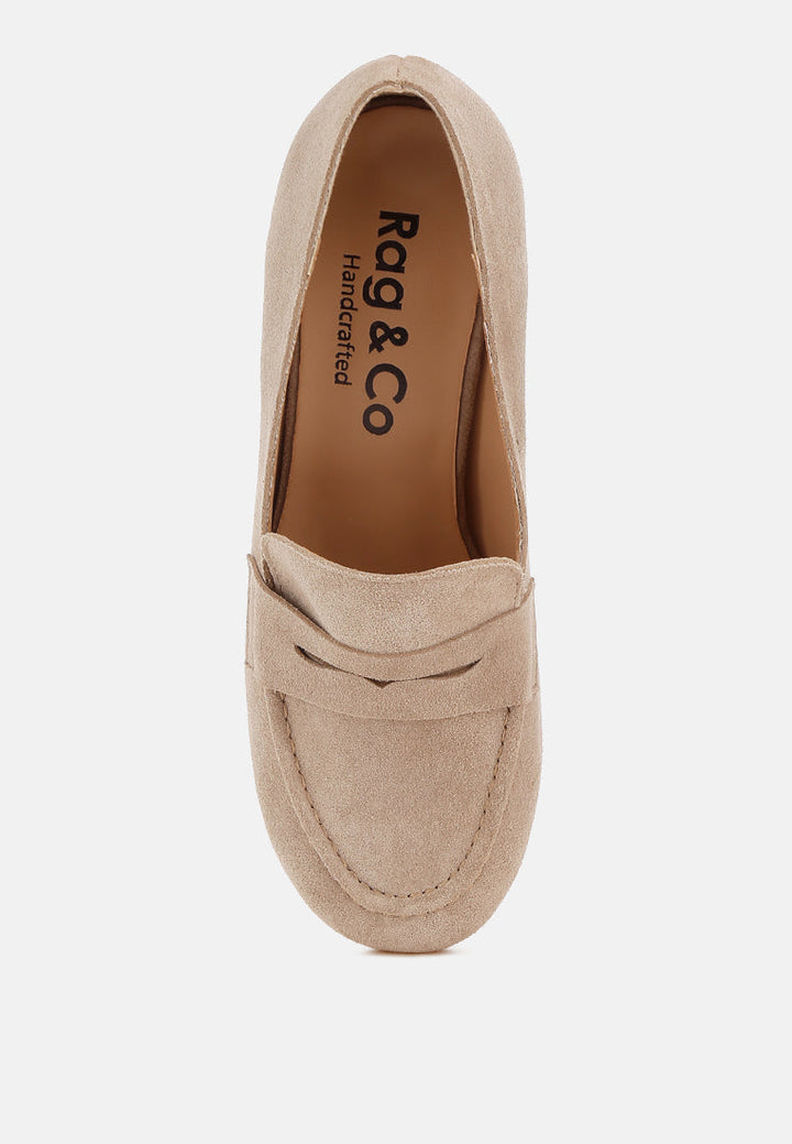 mocasines astra de ante con tacón en bloque#color_sand