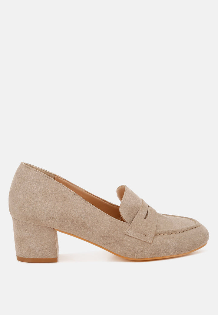 mocasines astra de ante con tacón en bloque#color_sand