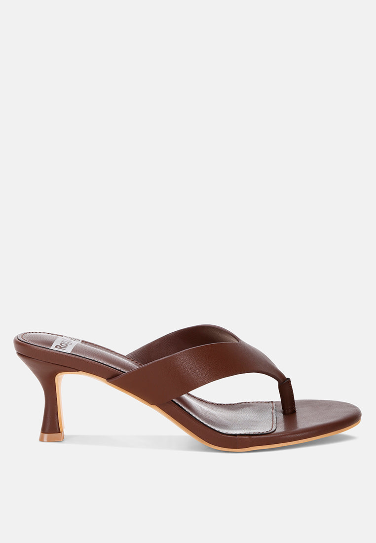 beaboux thong strap kitten heel sandals#color_brown Leather