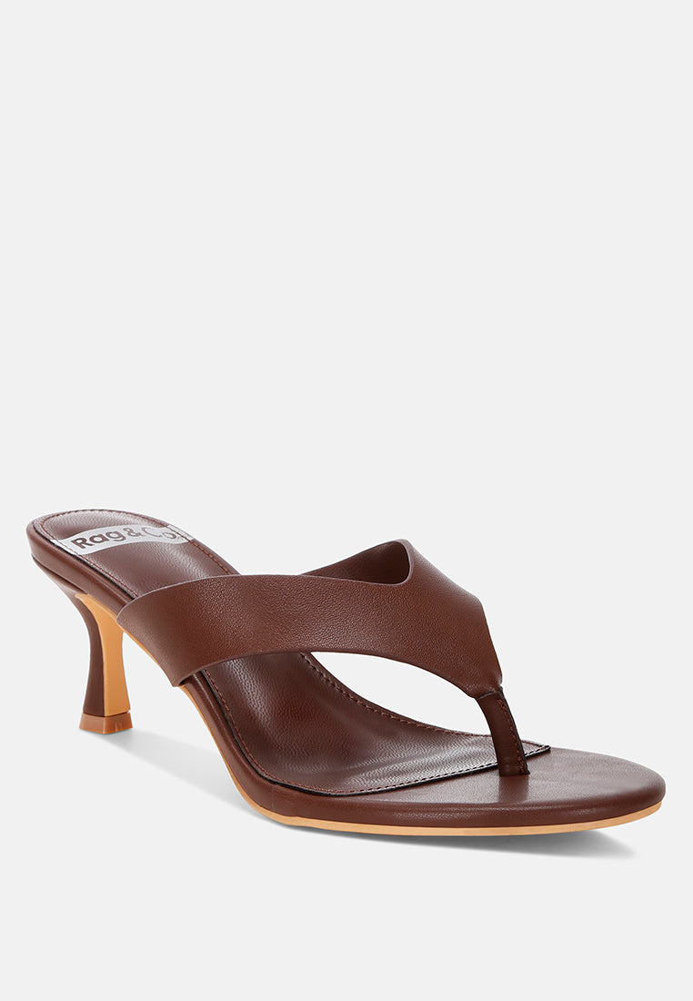 beaboux thong strap kitten heel sandals#color_brown Leather