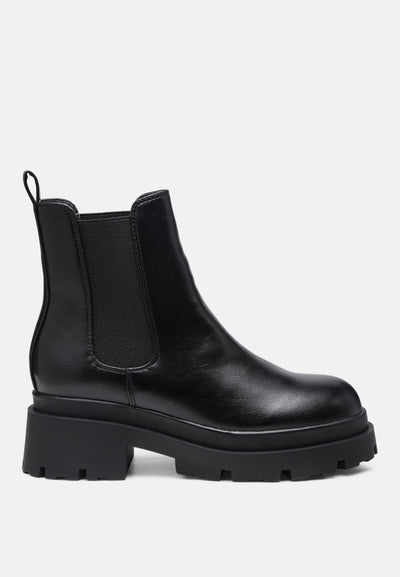 black lug sole chunky chelsea boots#color_black