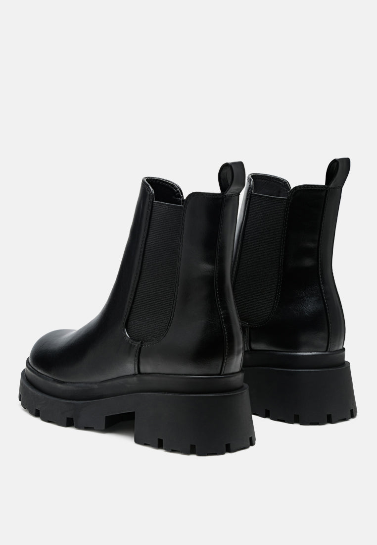black lug sole chunky chelsea boots#color_black