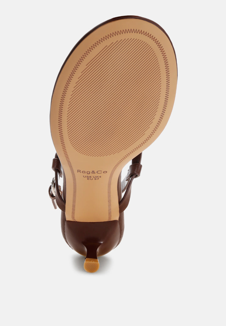 tacones brisbou con tira tipo tanga#color_marron-piel-genuina