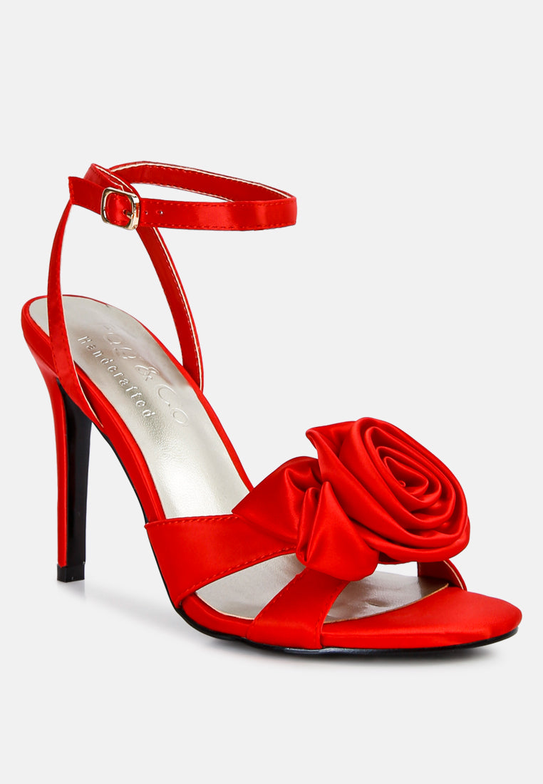 Sandalias con adornos y lazo de rosa de Chaumet