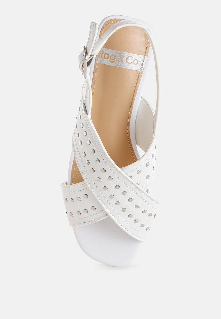 zapatos planos con hebilla y adornos de tachuelas calluna#color_white