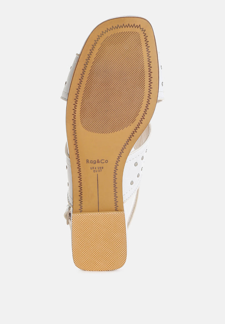 zapatos planos con hebilla y adornos de tachuelas calluna#color_white