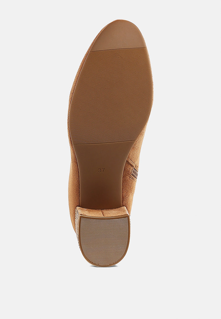 botas de tacón en bloque con adornos de diamantes de imitación chena#color_tan