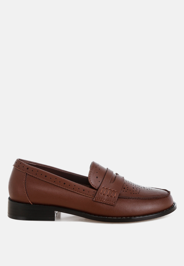 mocasines clotilda perforados tacón bajo#color_marrón