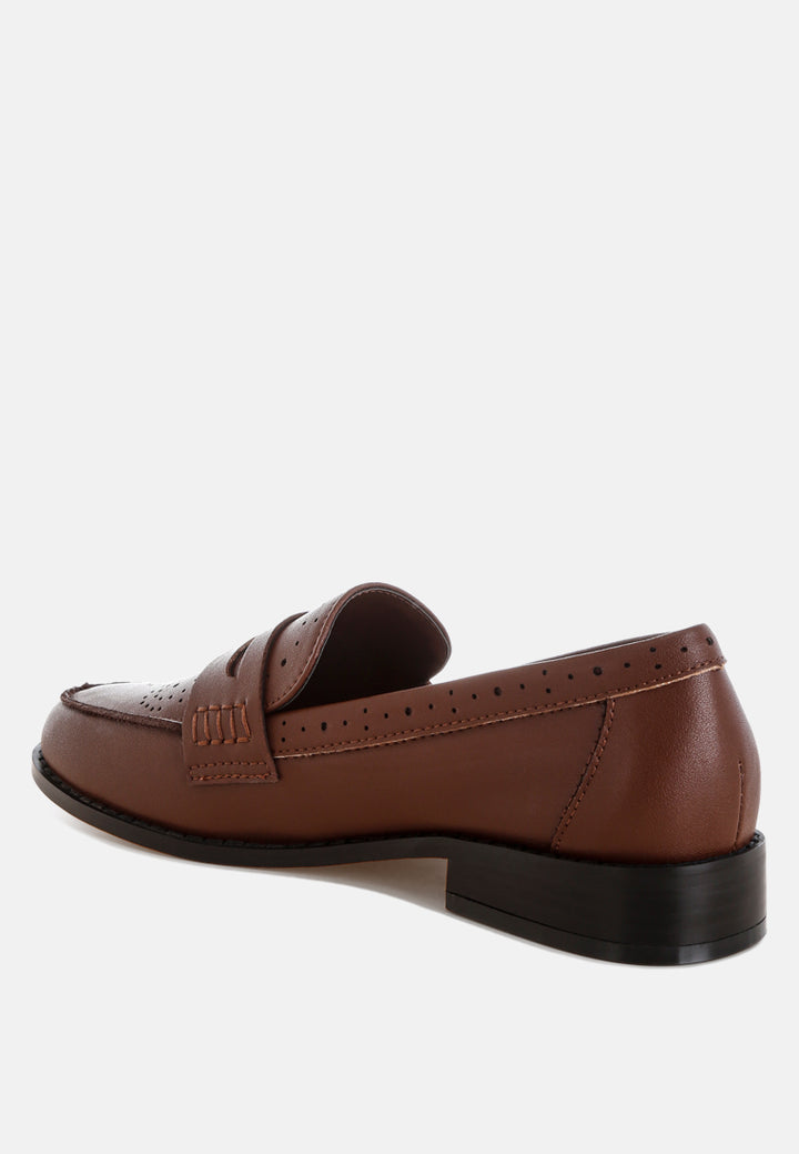 mocasines clotilda perforados tacón bajo#color_marrón