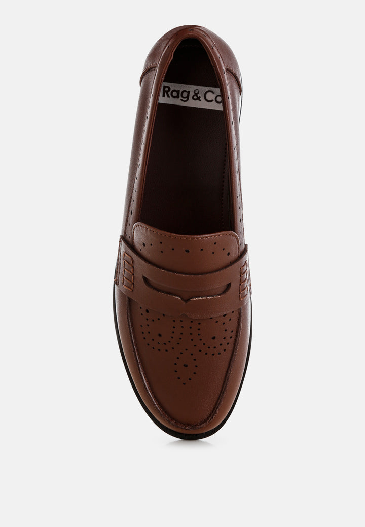 mocasines clotilda perforados tacón bajo#color_marrón