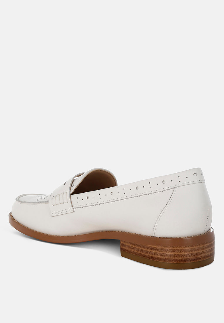 mocasines clotilda perforados tacón bajo#color_off-white