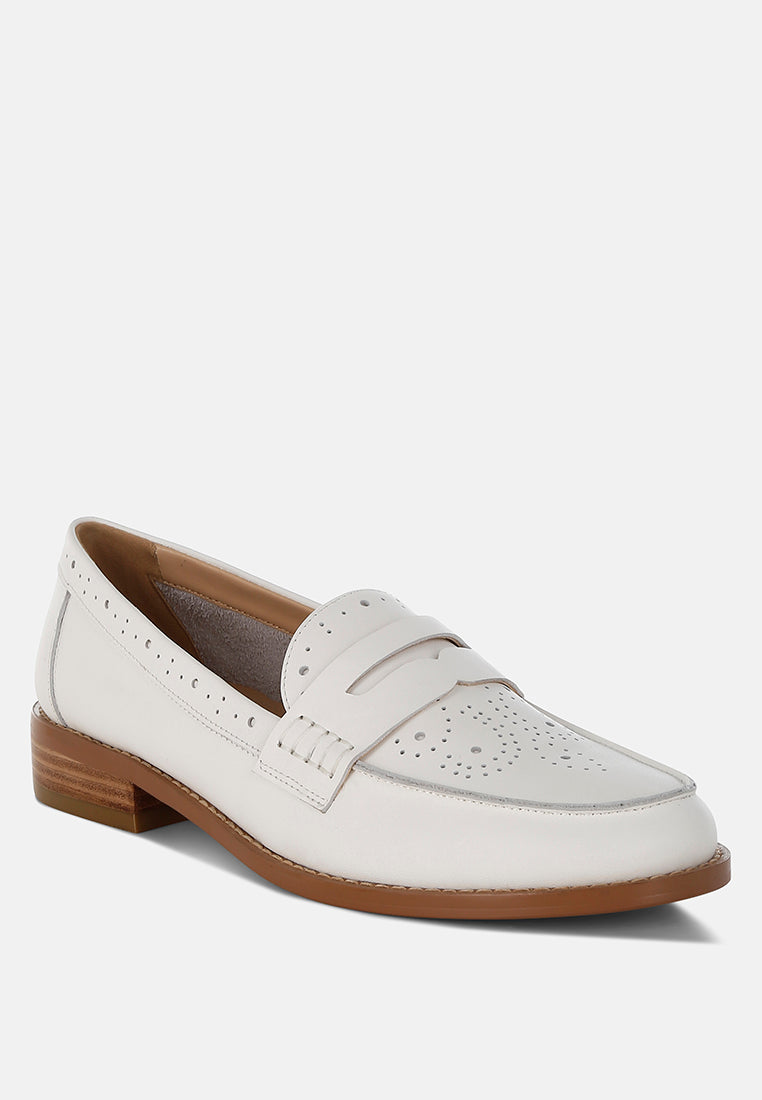 mocasines clotilda perforados tacón bajo#color_off-white