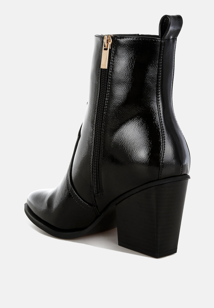 cornus pointed toe ankle boots#color_black