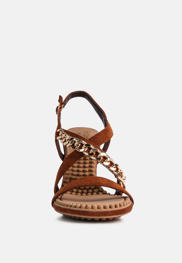 Sandalia de tacón medio con cadena metálica Domeda#color_tan