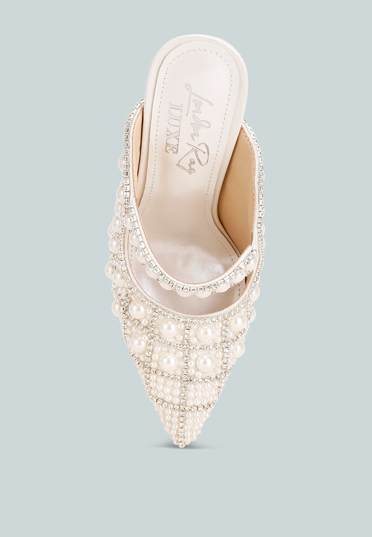 Sandalias sin cordones con perlas y diamantes de imitación Dalston#color_white-suede