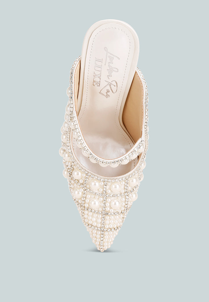 Sandalias sin cordones con perlas y diamantes de imitación Dalston#color_white-suede