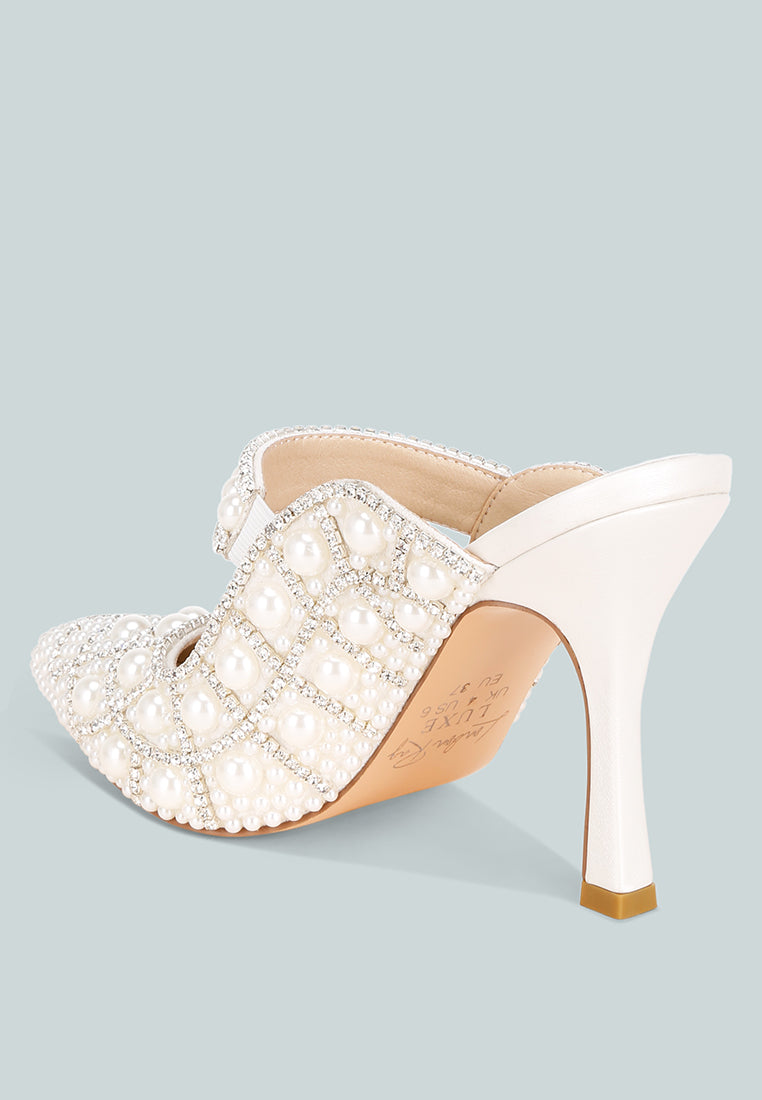 Sandalias sin cordones con perlas y diamantes de imitación Dalston#color_white-suede