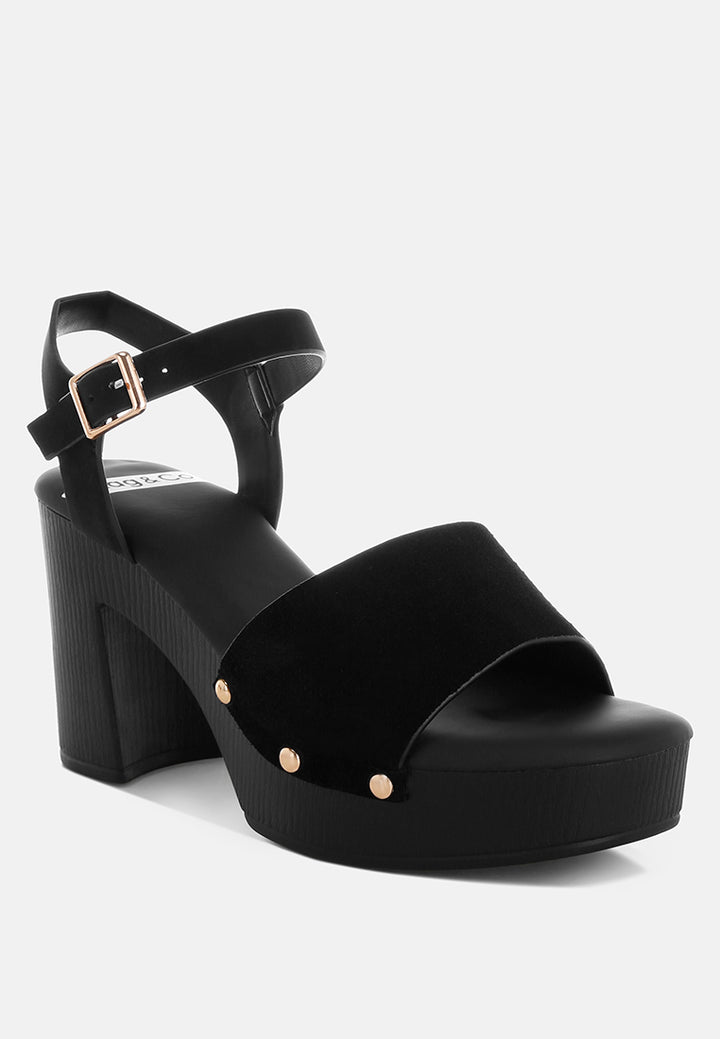 sandalias daniela de gamuza con bloque alto#color_negro