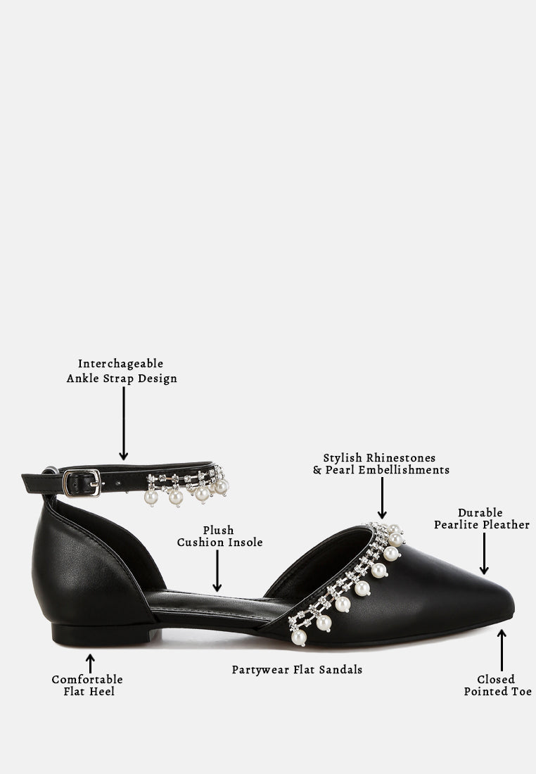 Sandalias planas con correa en el tobillo con perlas y diamantes de imitación aouva#color_black