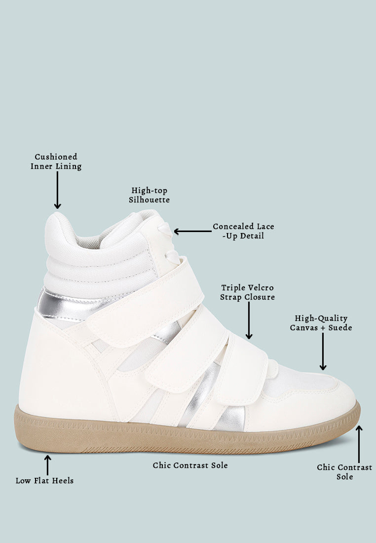 Zapatillas altas con triple correa y cuña acogedoras#color_white