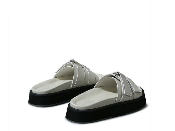 Sandalia sin cordones con plataforma plana y hebilla aniston#color_White