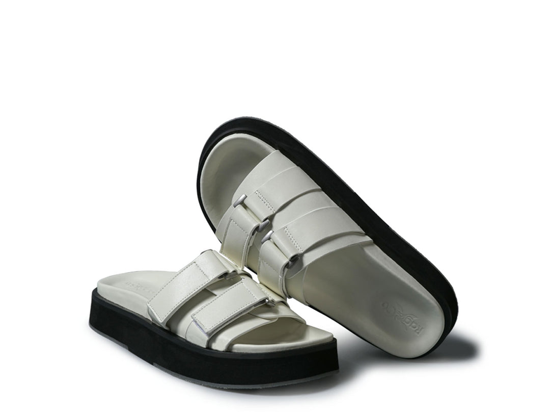Sandalia sin cordones con plataforma plana y hebilla aniston#color_White