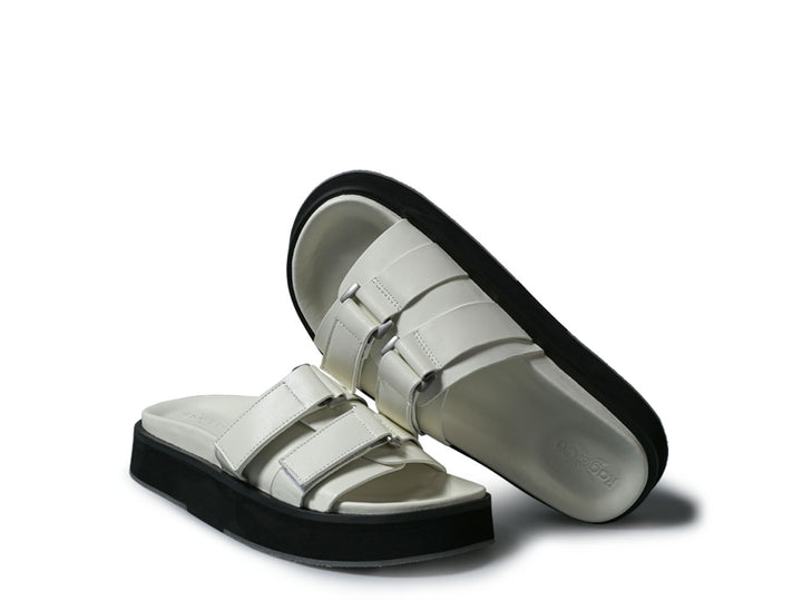 Sandalia sin cordones con plataforma plana y hebilla aniston#color_White