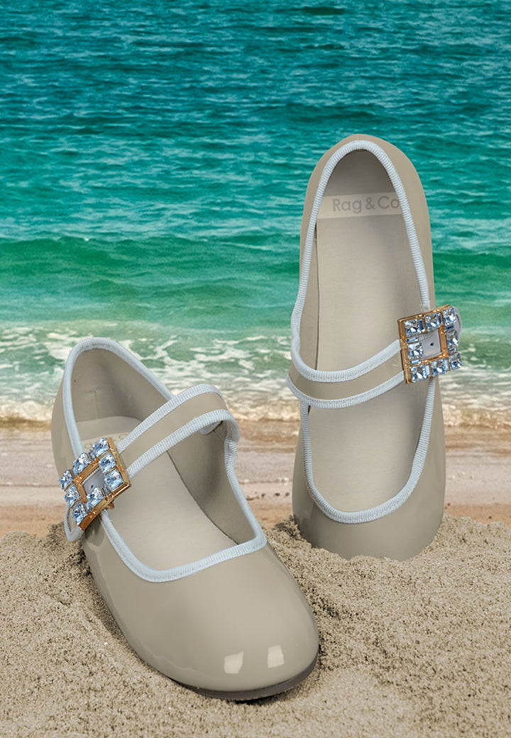 sandalias merceditas con broche destacado#color_beige