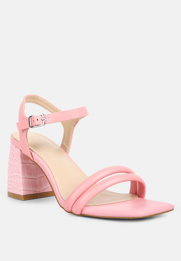sandalias con tacón en bloque y correa en el tobillo edyta#color_pink