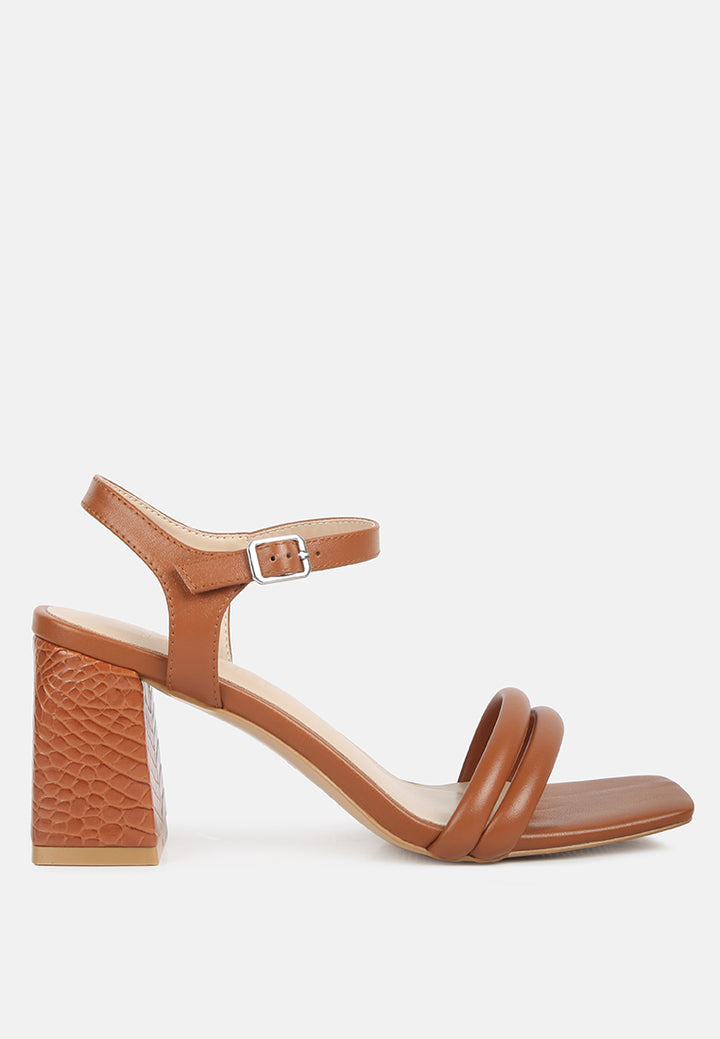 sandalias con tacón en bloque y correa en el tobillo edyta#color_tan