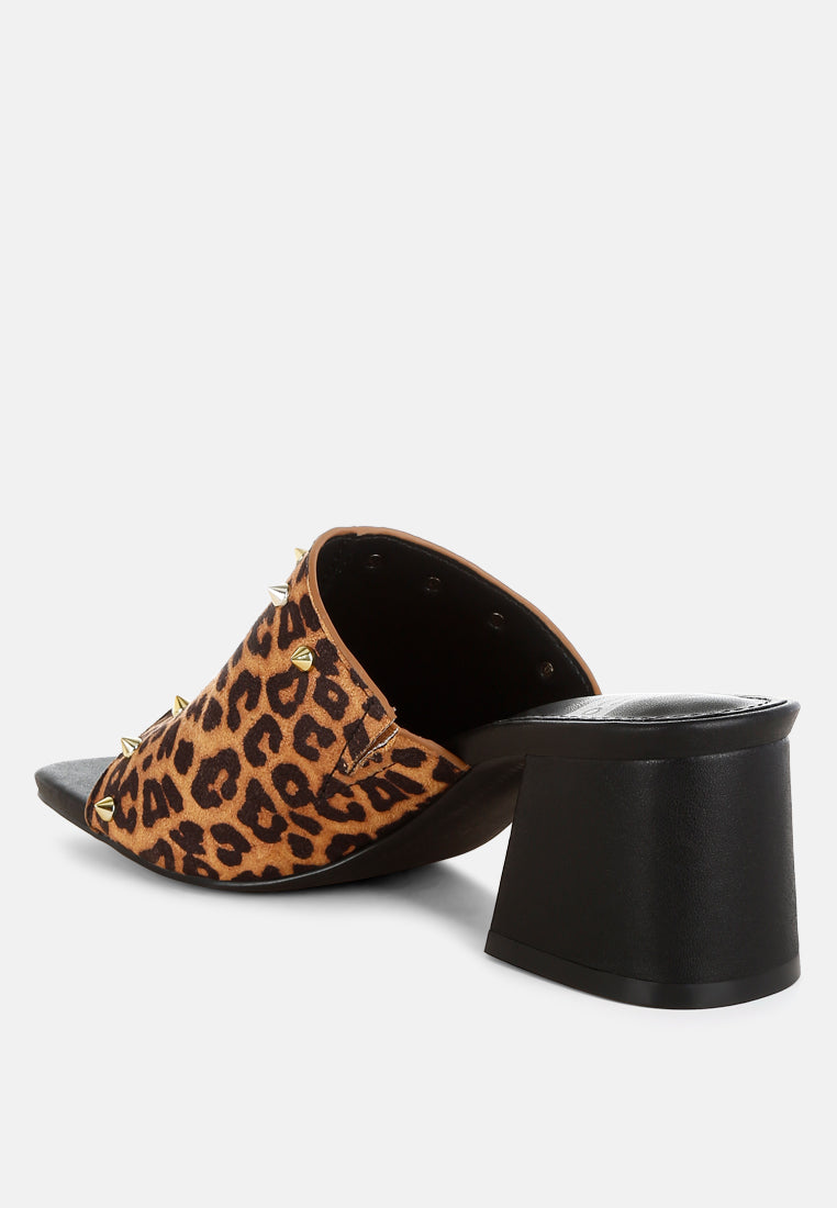 Zapatillas sin cordones con tachuelas y estampado de leopardo Edama#color_leopard