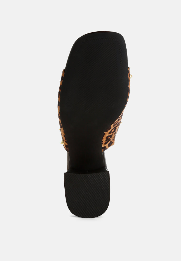 Zapatillas sin cordones con tachuelas y estampado de leopardo Edama#color_leopard