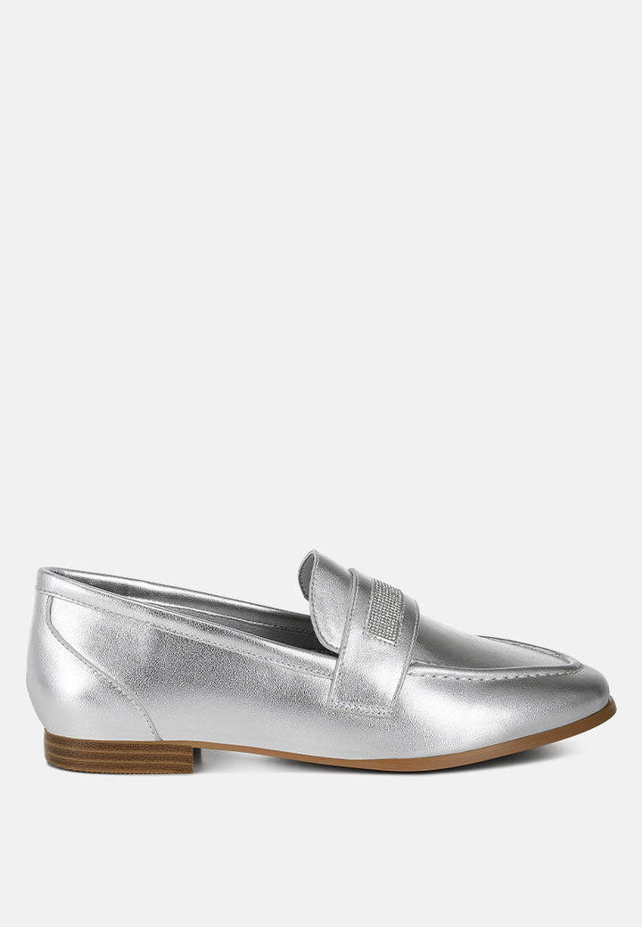 Mocasines metalizados con correa de diamantes de imitación eden ode#color_silver