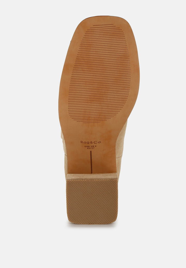 botines con punta cuadrada de gamuza emberly#color_beige