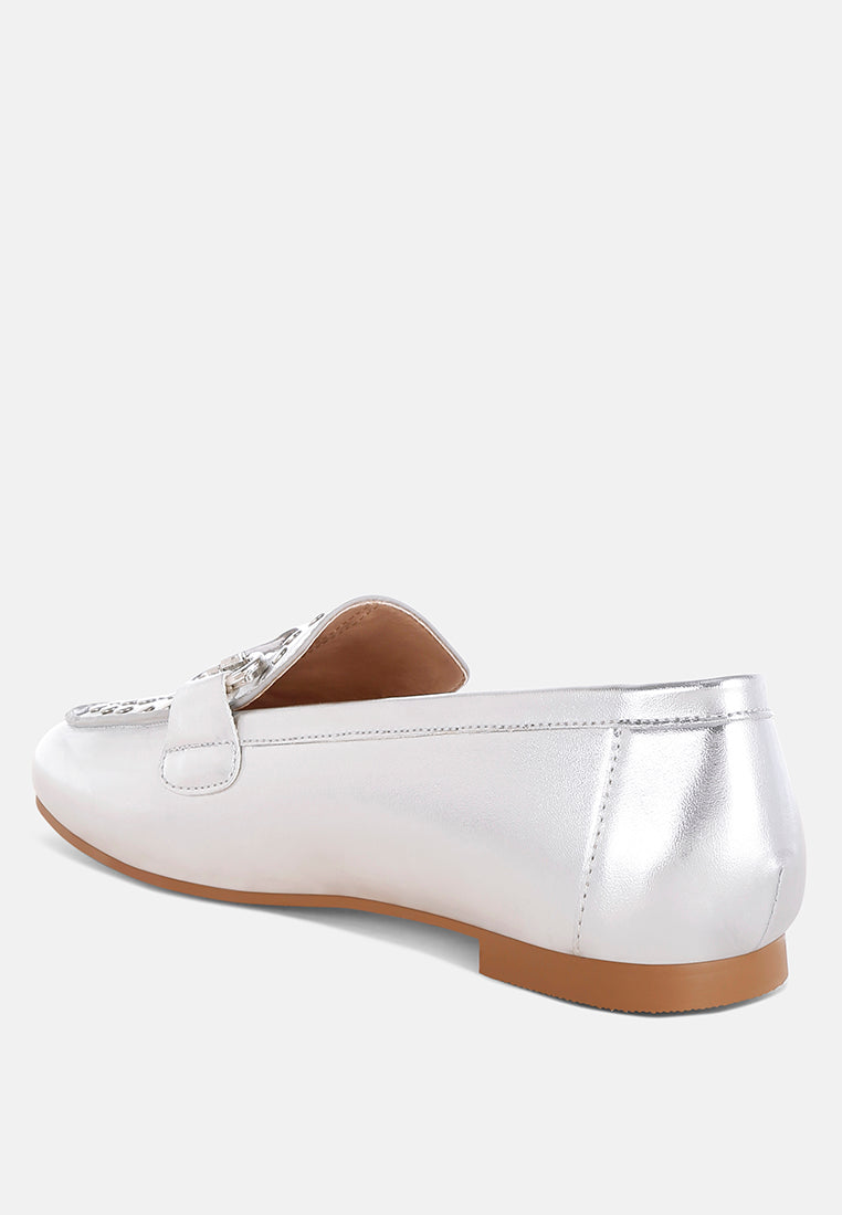 mocasines de piel metalizada con tachuelas y horsebit estafa#color_silver