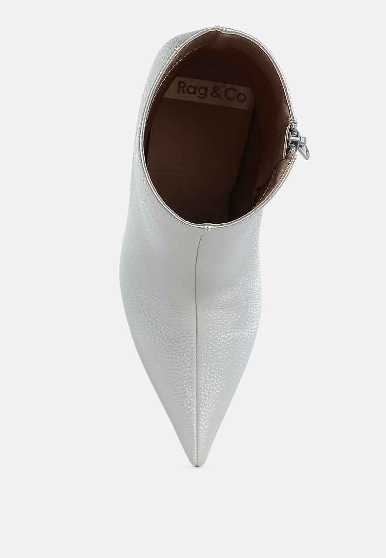 botines farnak metalizados con punta en punta#color_silver