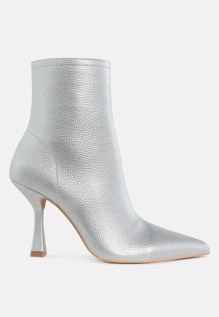 botines farnak metalizados con punta en punta#color_silver