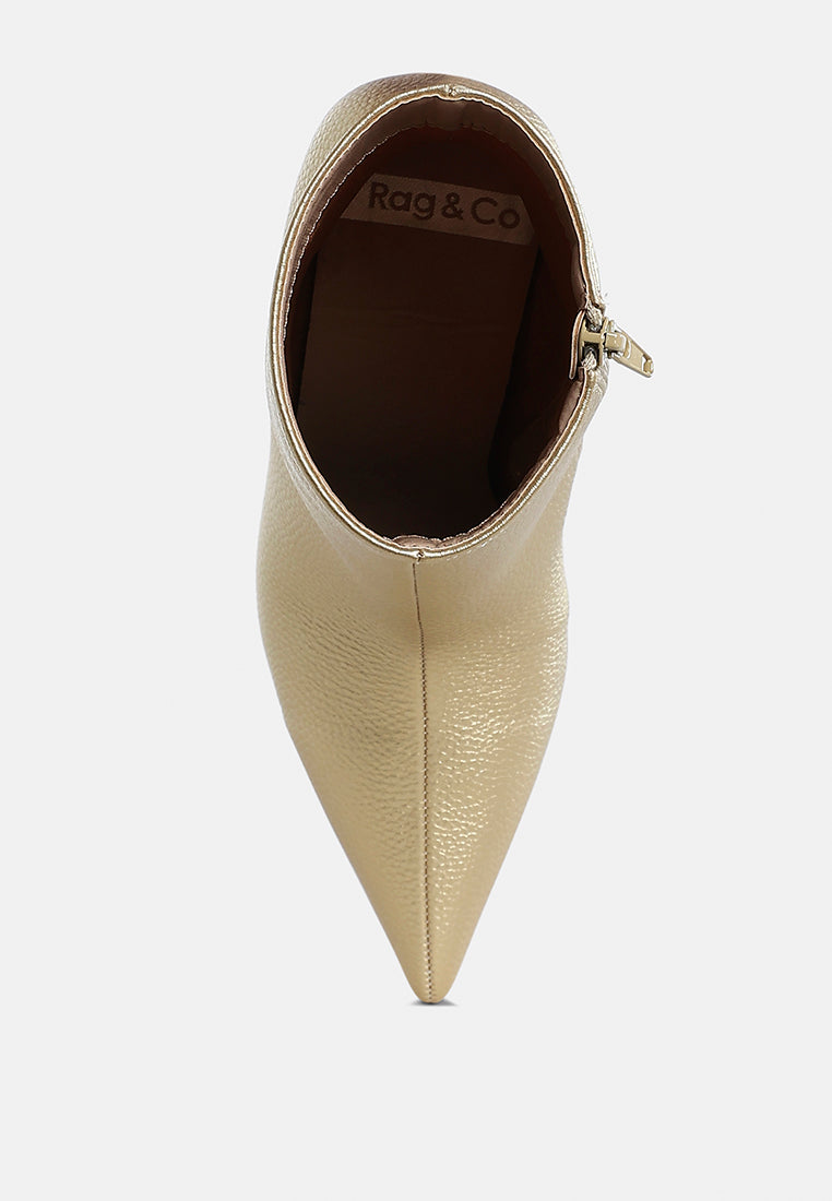 botines farnak metalizados con punta en punta#color_gold