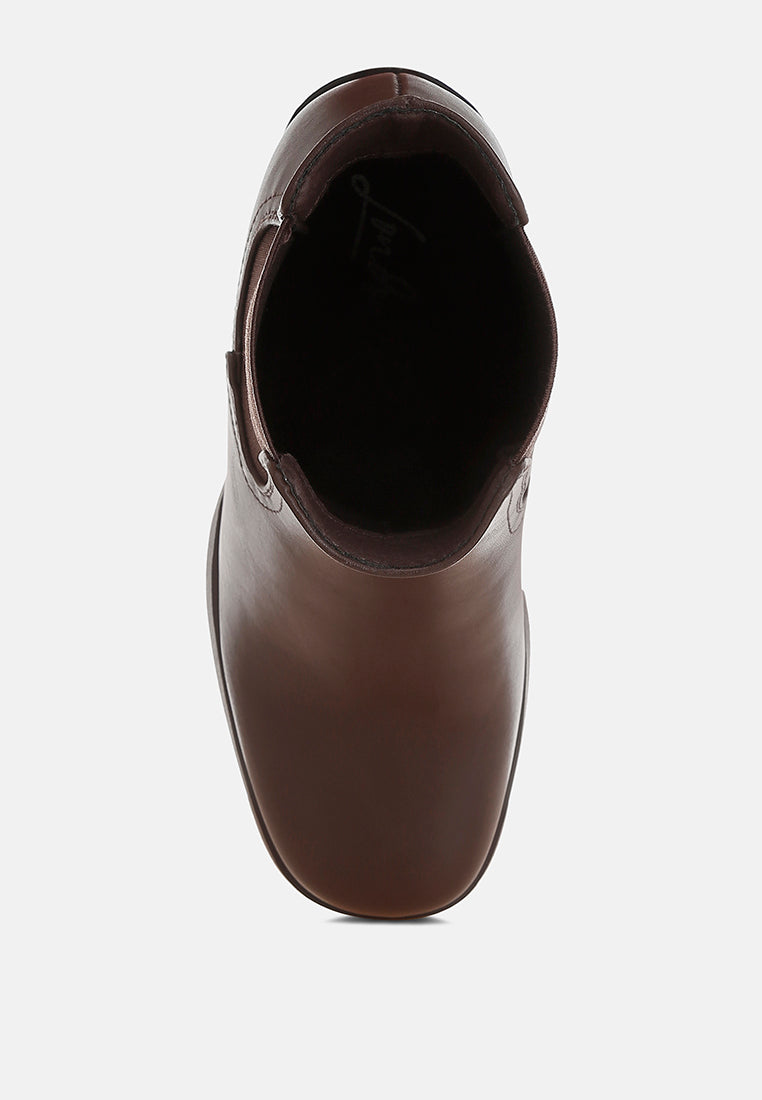scuala faux leather chelsea boots#color_brown